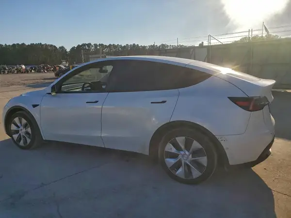 5YJYGDEE8MF102888 2021 TESLA MODEL Y - Image 2