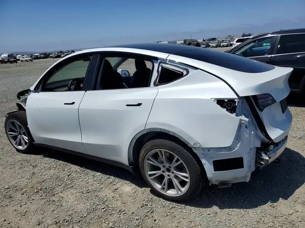 5YJYGDEE8MF110070 2021 TESLA MODEL Y - Image 2