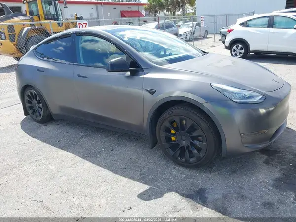 5YJYGDEE8MF115589 2021 TESLA MODEL Y - Image 1