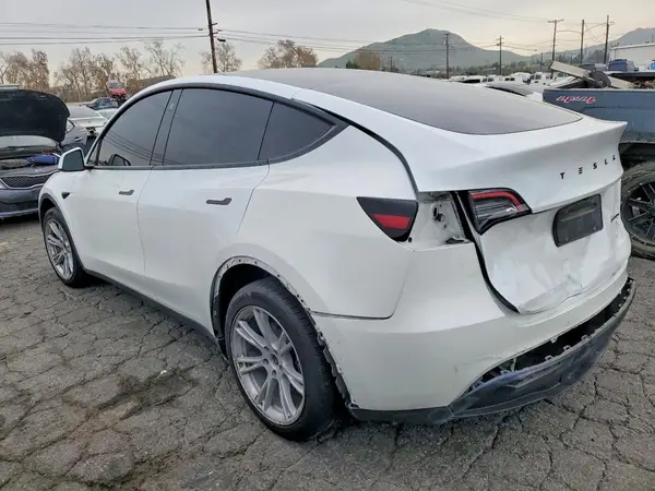 5YJYGDEE8MF122378 2021 TESLA MODEL Y - Image 2