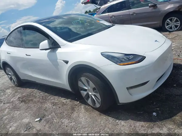 5YJYGDEE8MF124910 2021 TESLA MODEL Y - Image 1