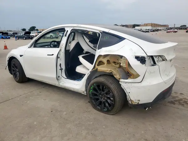 5YJYGDEE8MF130156 2021 TESLA MODEL Y - Image 2