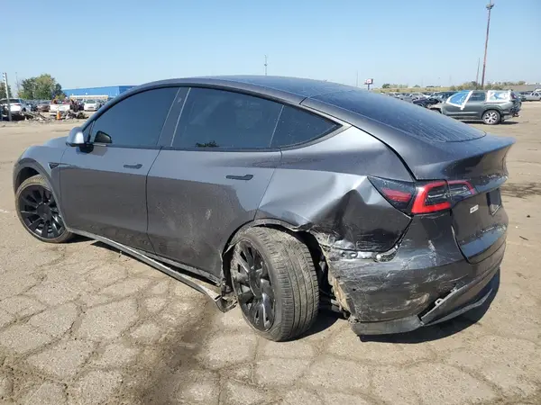 5YJYGDEE8MF138869 2021 TESLA MODEL Y - Image 2