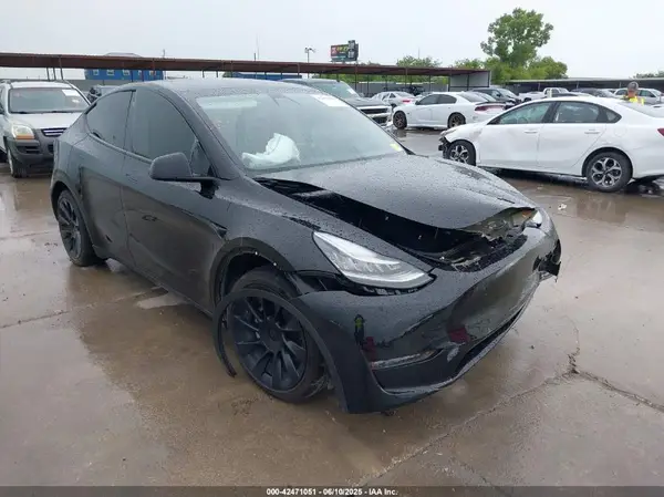 5YJYGDEE8MF143117 2021 TESLA MODEL Y - Image 1