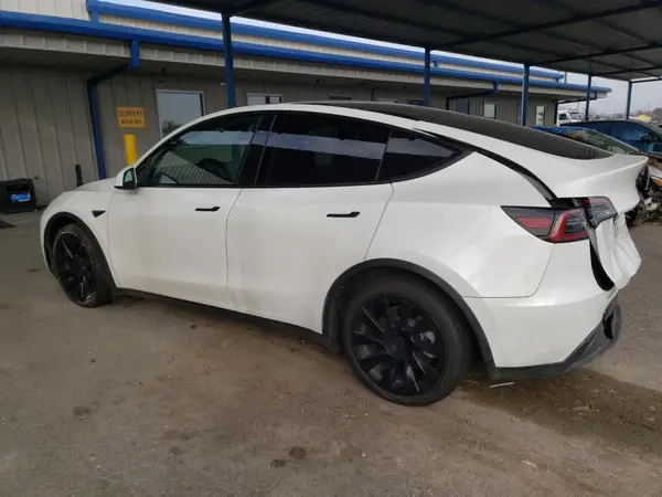5YJYGDEE8MF143487 2021 TESLA MODEL Y - Image 2