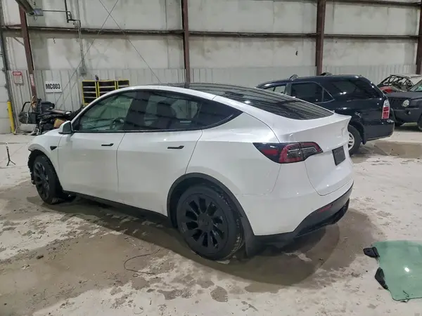 5YJYGDEE8MF182340 2021 TESLA MODEL Y - Image 2