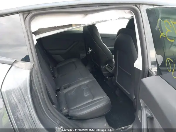 5YJYGDEE8MF186050 2021 TESLA MODEL Y - Image 8