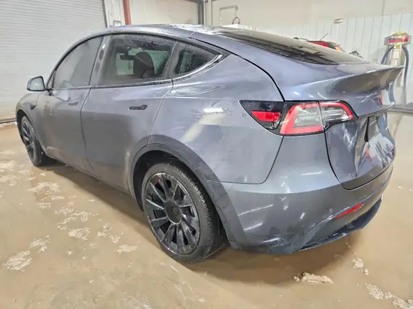 5YJYGDEE8MF190647 2021 TESLA MODEL Y - Image 2