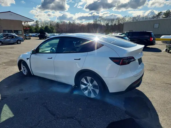 5YJYGDEE8MF195895 2021 TESLA MODEL Y - Image 2