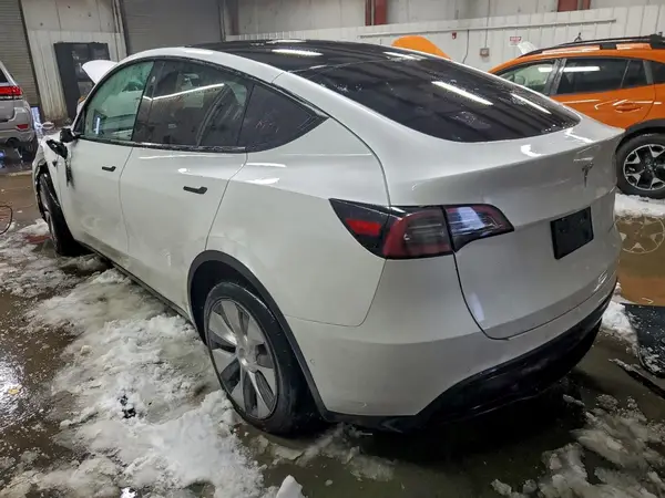 5YJYGDEE8MF200819 2021 TESLA MODEL Y - Image 2