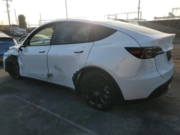 5YJYGDEE8MF213022 2021 TESLA MODEL Y - Image 2