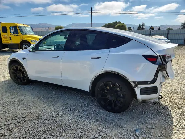 5YJYGDEE8MF218267 2021 TESLA MODEL Y - Image 2