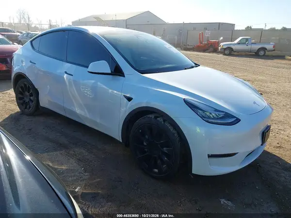 5YJYGDEE8MF244738 2021 TESLA MODEL Y - Image 1