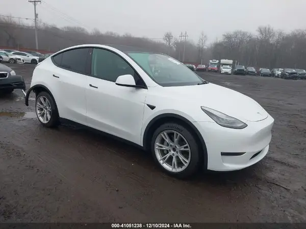 5YJYGDEE8MF300242 2021 TESLA MODEL Y - Image 1
