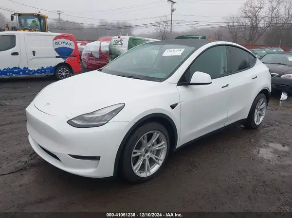 5YJYGDEE8MF300242 2021 TESLA MODEL Y - Image 2