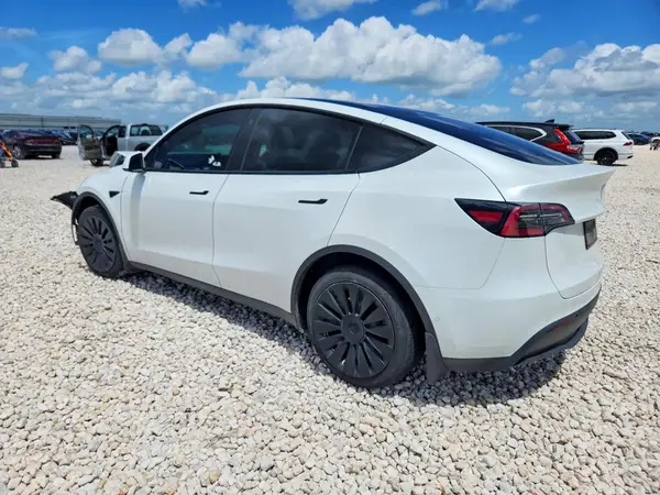 5YJYGDEE8MF303982 2021 TESLA MODEL Y - Image 2
