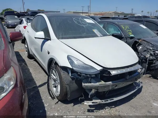 5YJYGDEE9LF015631 2020 TESLA MODEL Y - Image 1