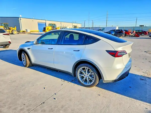 5YJYGDEE9LF032137 2020 TESLA MODEL Y - Image 2