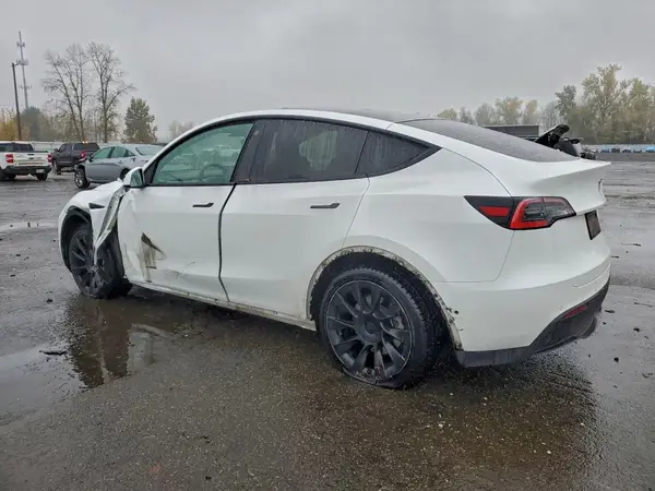 5YJYGDEE9MF072445 2021 TESLA MODEL Y - Image 2