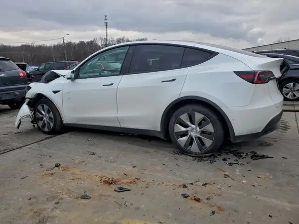 5YJYGDEE9MF072722 2021 TESLA MODEL Y - Image 2