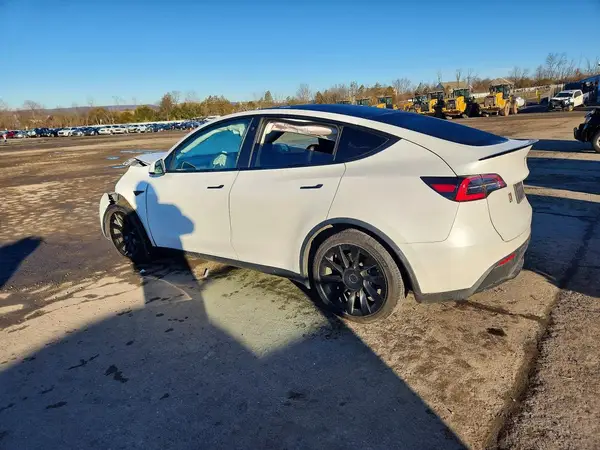 5YJYGDEE9MF074633 2021 TESLA MODEL Y - Image 2