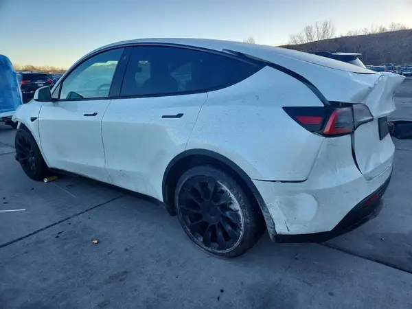5YJYGDEE9MF074907 2021 TESLA MODEL Y - Image 2