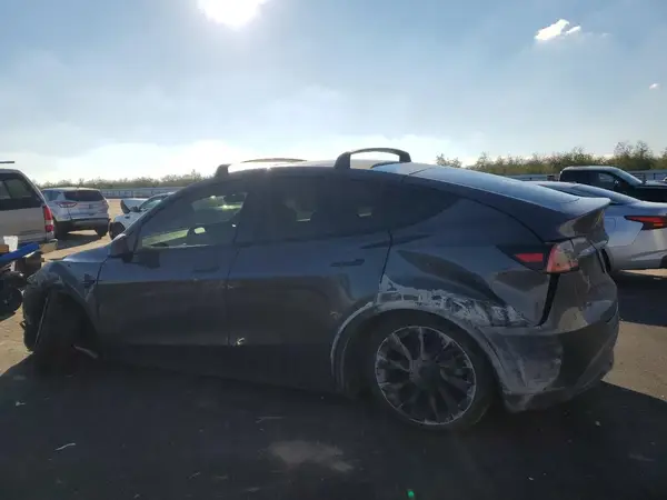 5YJYGDEE9MF076768 2021 TESLA MODEL Y - Image 2
