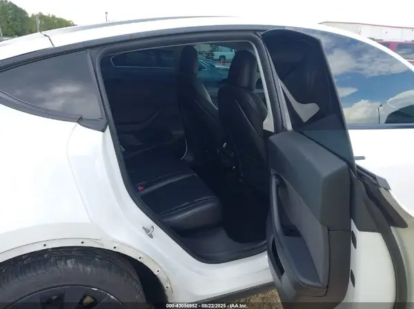 5YJYGDEE9MF080447 2021 TESLA MODEL Y - Image 8