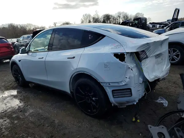 5YJYGDEE9MF081081 2021 TESLA MODEL Y - Image 2