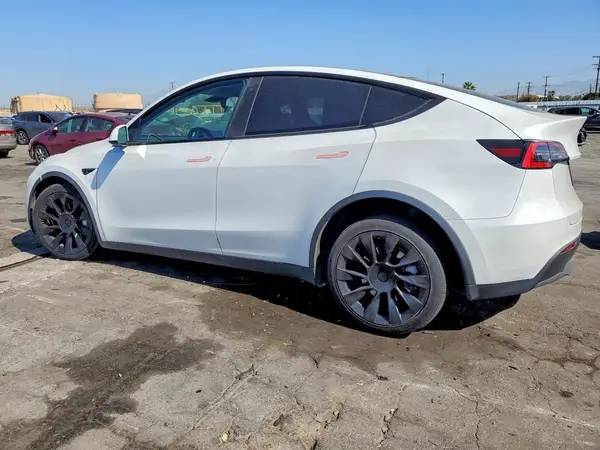 5YJYGDEE9MF102236 2021 TESLA MODEL Y - Image 2