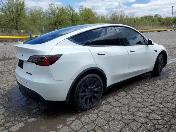5YJYGDEE9MF113267 2021 TESLA MODEL Y - Image 2