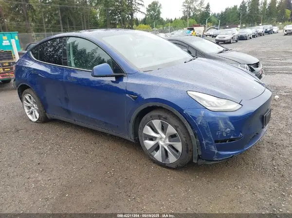 5YJYGDEE9MF117500 2021 TESLA MODEL Y - Image 1