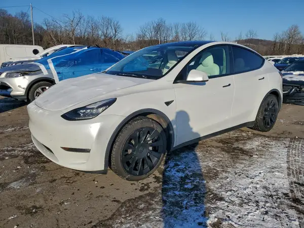 5YJYGDEE9MF130098 2021 TESLA MODEL Y - Image 1