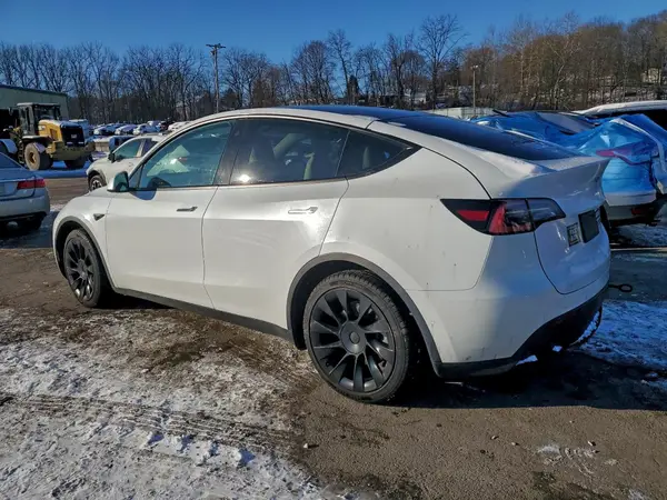 5YJYGDEE9MF130098 2021 TESLA MODEL Y - Image 2