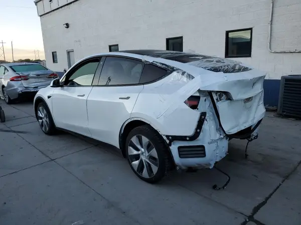 5YJYGDEE9MF149587 2021 TESLA MODEL Y - Image 2