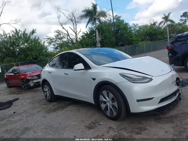5YJYGDEE9MF153705 2021 TESLA MODEL Y - Image 1