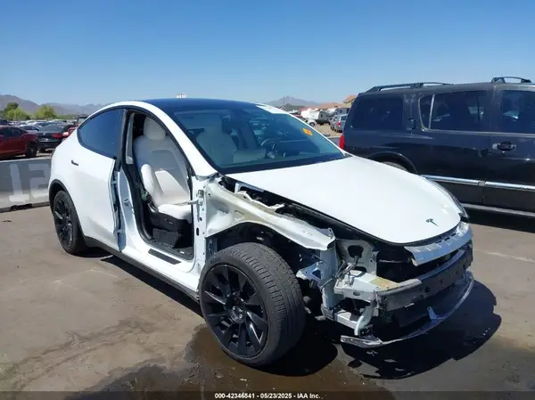 5YJYGDEE9MF158242 2021 TESLA MODEL Y - Image 1