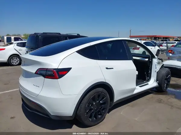 5YJYGDEE9MF158242 2021 TESLA MODEL Y - Image 2