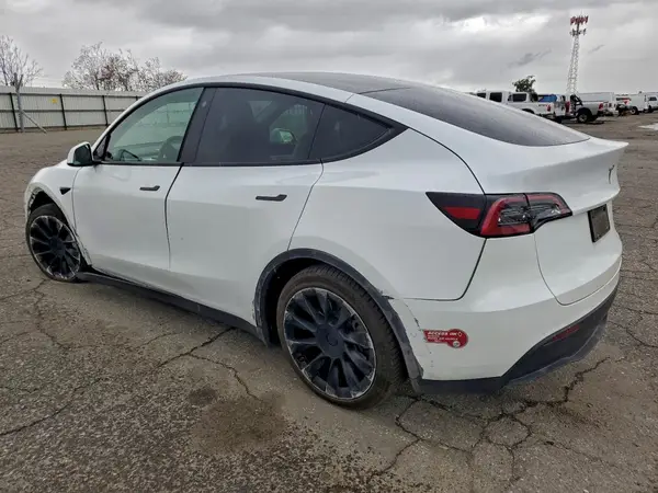 5YJYGDEE9MF161996 2021 TESLA MODEL Y - Image 2
