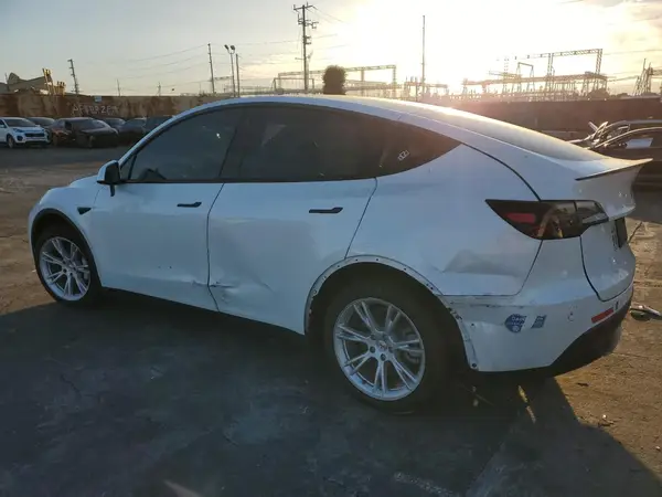 5YJYGDEE9MF200294 2021 TESLA MODEL Y - Image 2