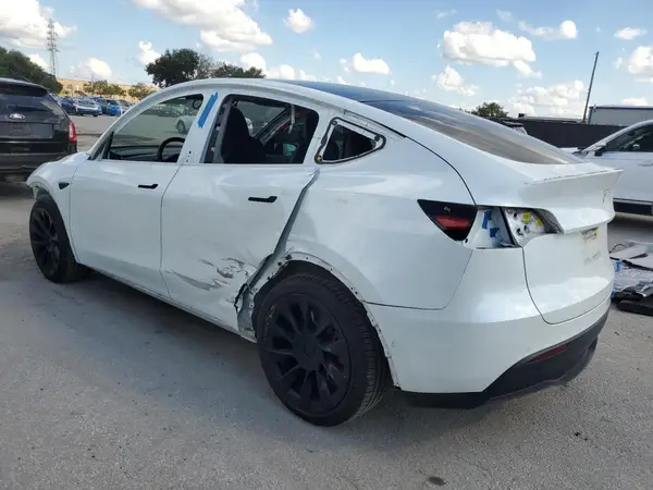 5YJYGDEE9MF209321 2021 TESLA MODEL Y - Image 2