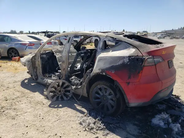 5YJYGDEE9MF213157 2021 TESLA MODEL Y - Image 2