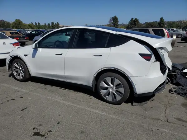 5YJYGDEE9MF213739 2021 TESLA MODEL Y - Image 2