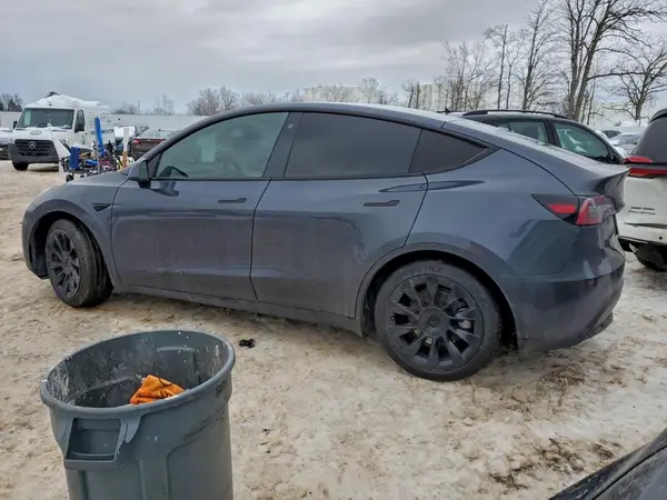 5YJYGDEE9MF214910 2021 TESLA MODEL Y - Image 2