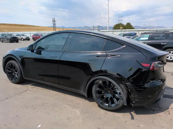 5YJYGDEE9MF219220 2021 TESLA MODEL Y - Image 2
