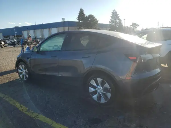 5YJYGDEE9MF229519 2021 TESLA MODEL Y - Image 2
