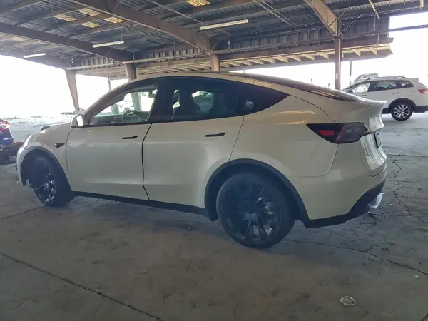 5YJYGDEE9MF231934 2021 TESLA MODEL Y - Image 2