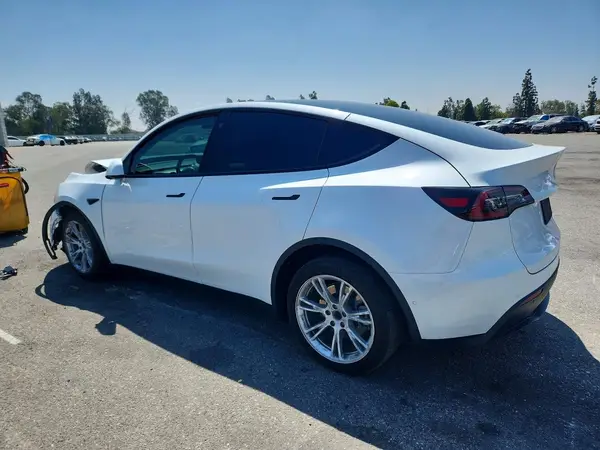 5YJYGDEE9MF248572 2021 TESLA MODEL Y - Image 2