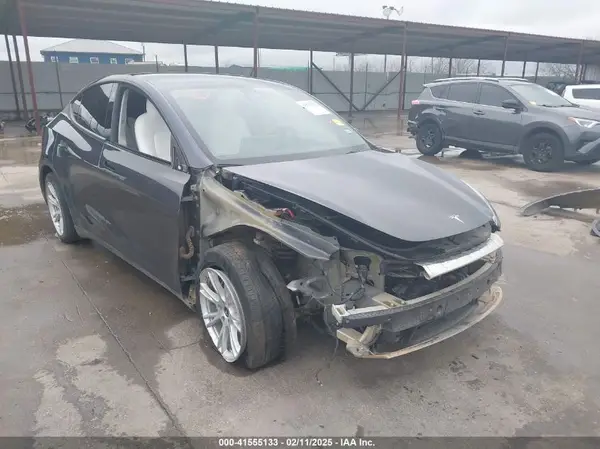 5YJYGDEE9MF261239 2021 TESLA MODEL Y - Image 1