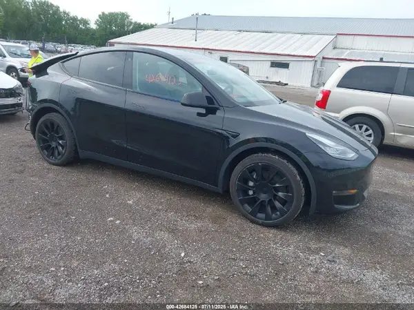 5YJYGDEE9MF266263 2021 TESLA MODEL Y - Image 1